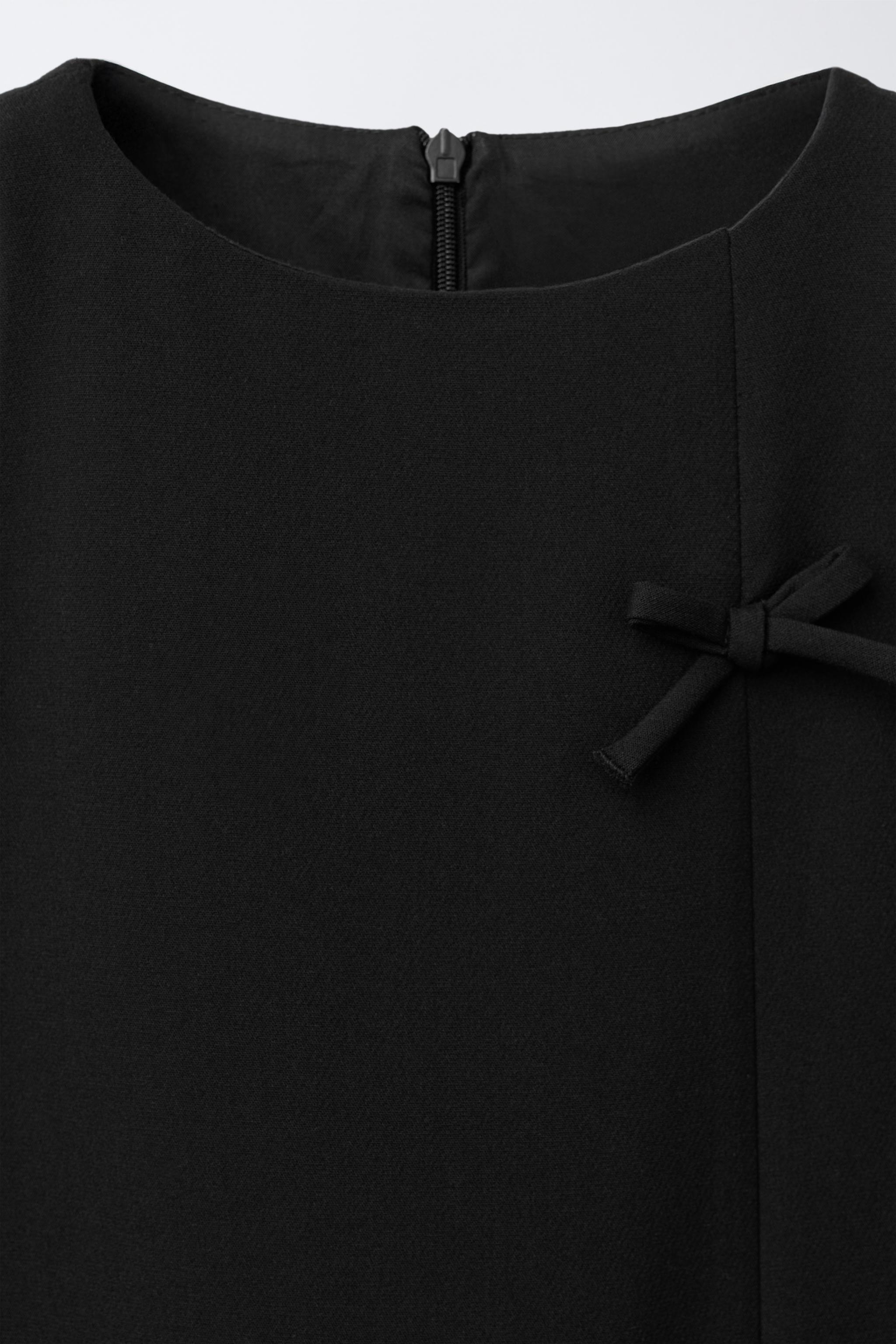 ROBE-SALOPETTE À NŒUDS